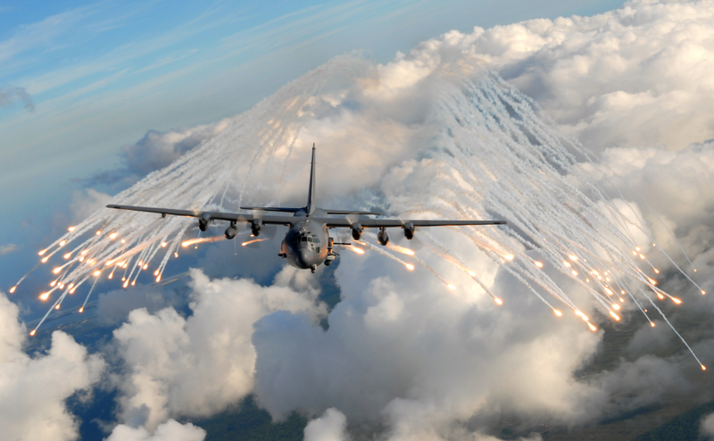 Illustration for article titled Gaza Rockets & Missile Countermeasures: Warzone Flying Is Dangerous
